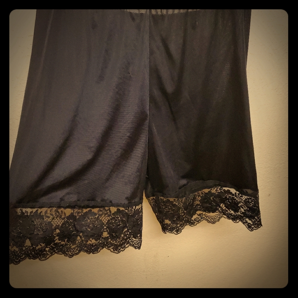 Sz Medium Black Under